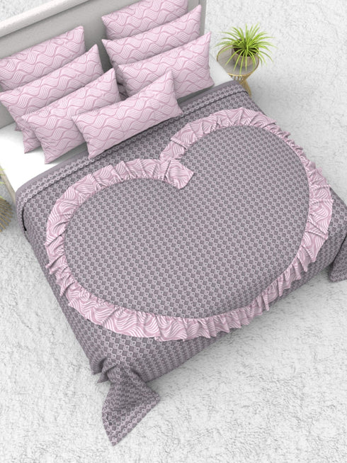 The White Moss Valentine Heart Winter comforter with 2 pillow covers